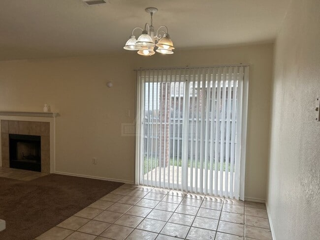 Building Photo - 2318 Wildewood Dr