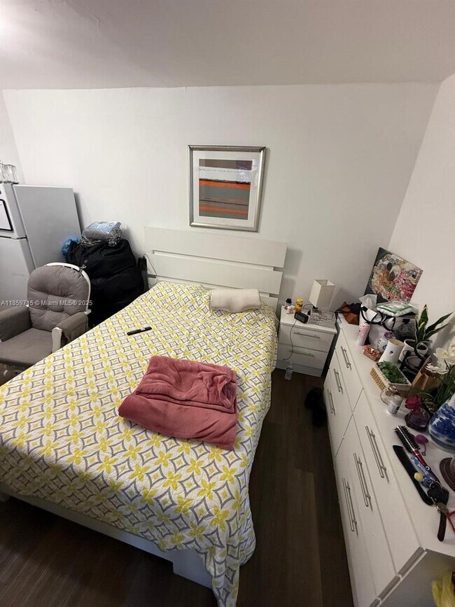 Building Photo - 3 bedroom in Miami Spring FL 33166