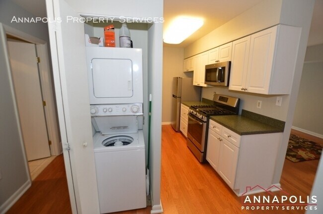 Building Photo - 13 silverwood circle #10