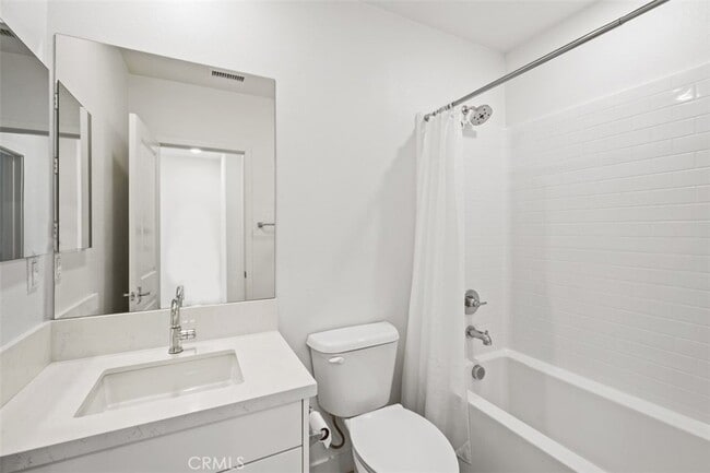 Building Photo - 765 Doheny Way