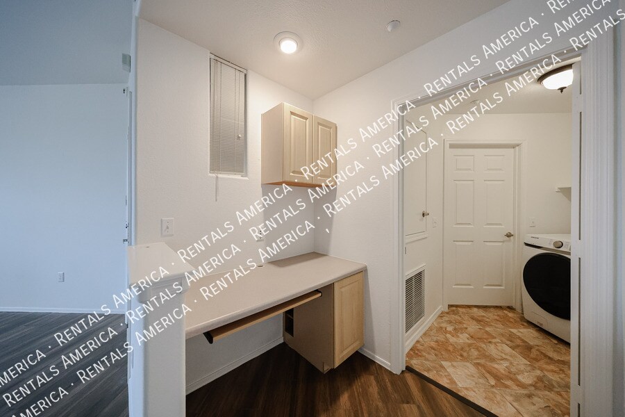 Building Photo - 5303 N 7th St