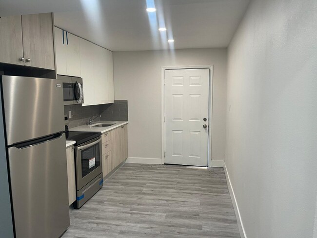 Building Photo - 14323 Lucerne Dr