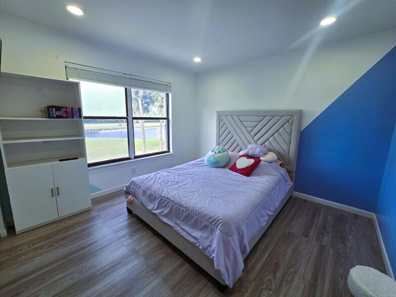 Building Photo - 5885 Northpointe Ln