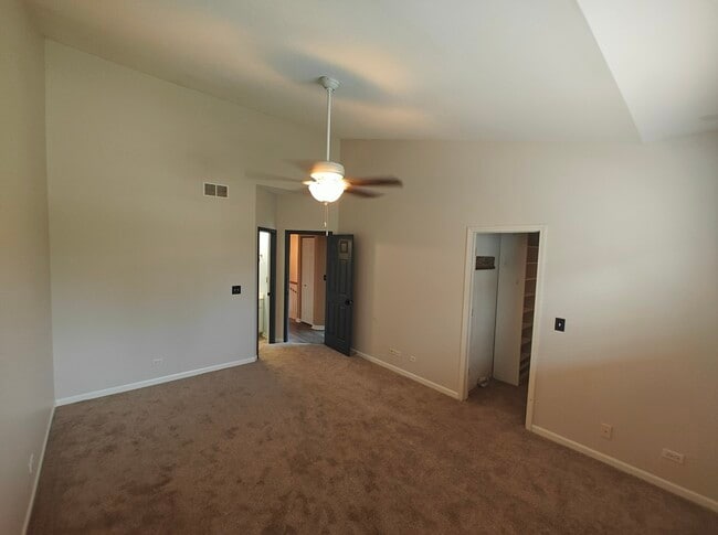 Building Photo - 1047 Chadwick Dr