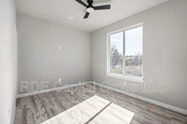 Building Photo - 948 S Corinth St Rd