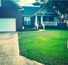 Building Photo - 3 Bedroom 2 Bath South Florence