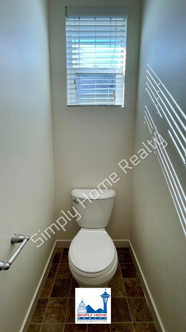 Building Photo - Welcome to Your 4-Bedroom Dream Home!??