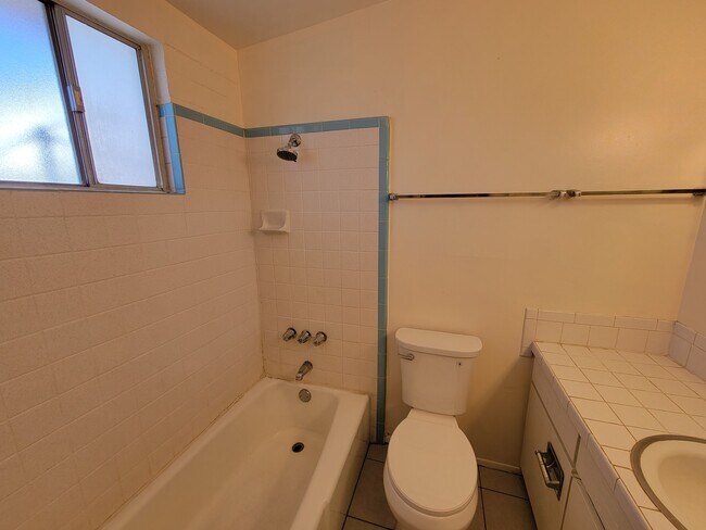 Building Photo - 3423 E Flower St