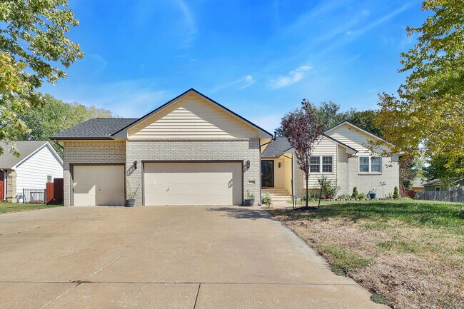 Building Photo - 1230 S Ridgehurst Cir