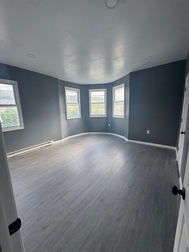 Building Photo - 116 E Ridge St