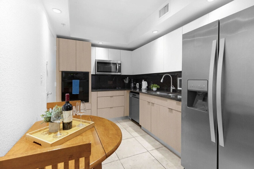Building Photo - 4001 S Ocean Dr