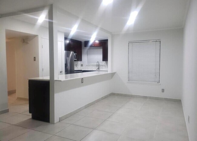 Building Photo - 7900 Westheimer Rd