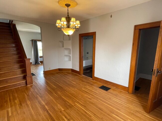 Building Photo - 10 S Preston St