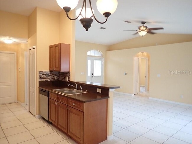 Building Photo - 12 Point of Woods Dr