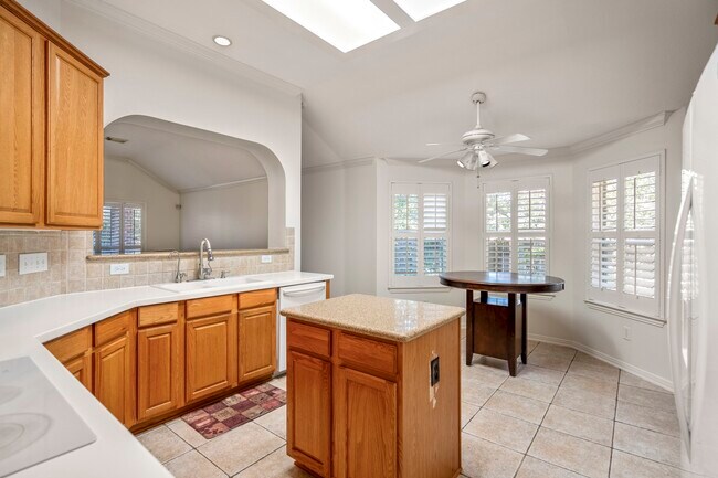 Building Photo - 15 Heron Hollow Ct
