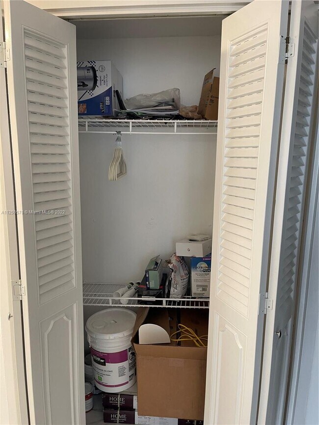 Building Photo - 3725 S Ocean Dr