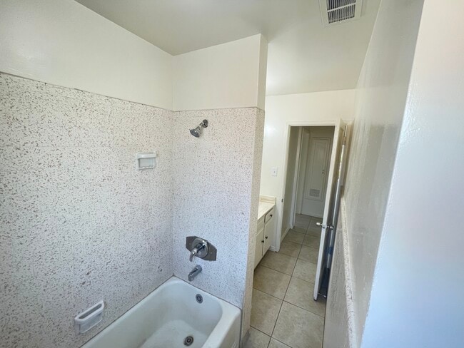 Building Photo - 5769 Eugene St