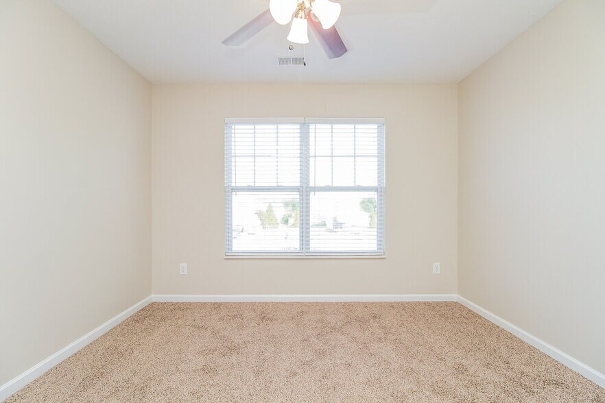 Building Photo - 305 Stewart Springs Dr