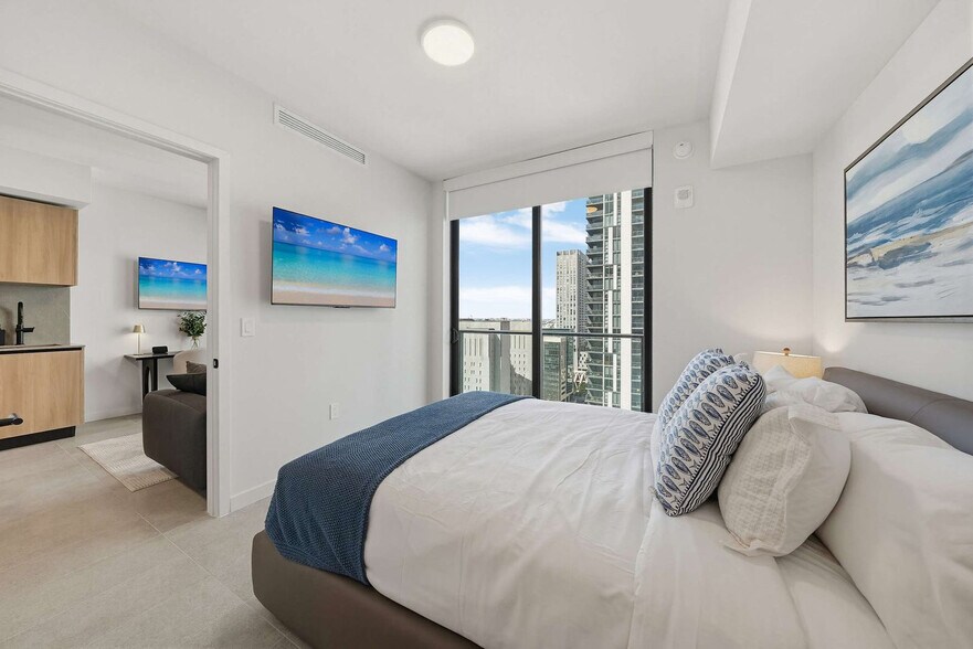 Building Photo - 121 NE 5th St