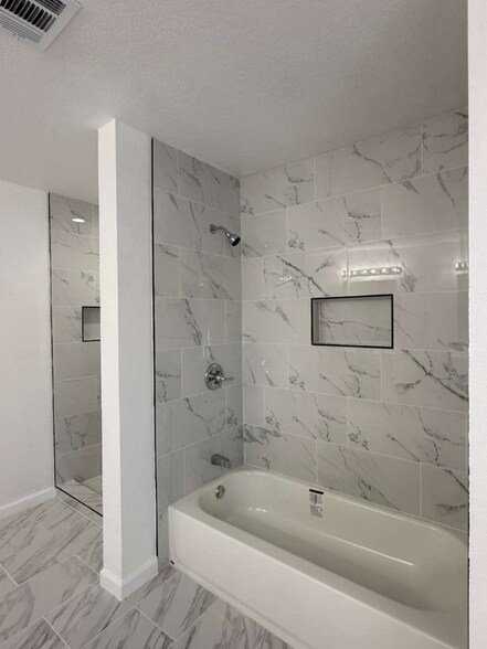 Building Photo - 9339 Mimosa Manor