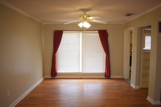 Building Photo - Super Cute 2 Bedroom Home in Tech Terrace!