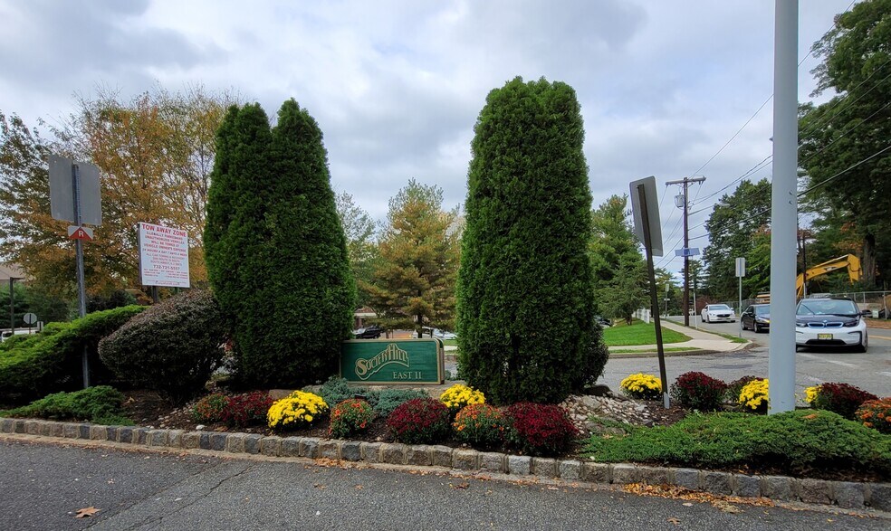 Building Photo - 433 Danbury Ln