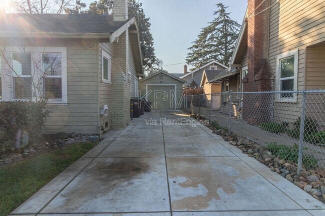 Building Photo - 635 Argonaut St