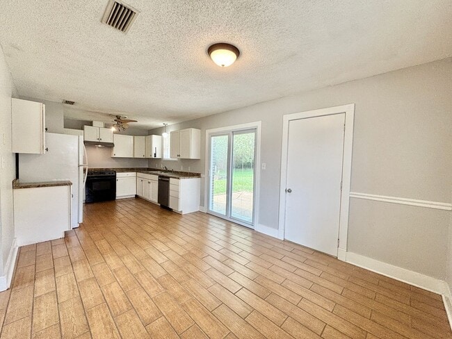 Building Photo - 4904 Andrea Ln