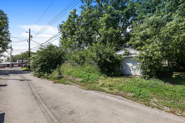 Building Photo - 450 S Terrace Ave