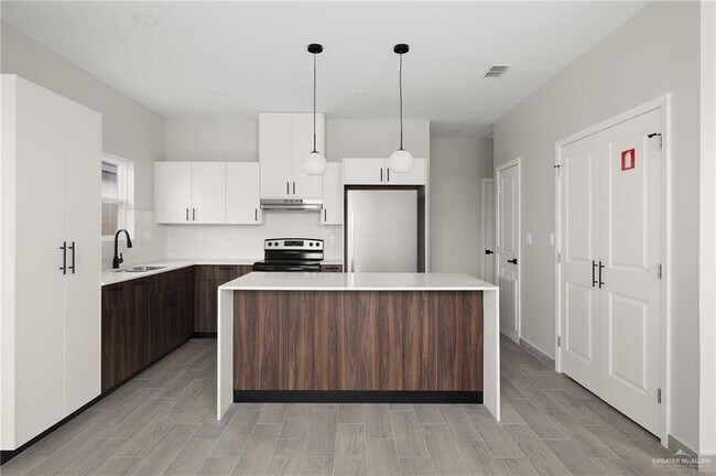 Building Photo - 21 Selena St