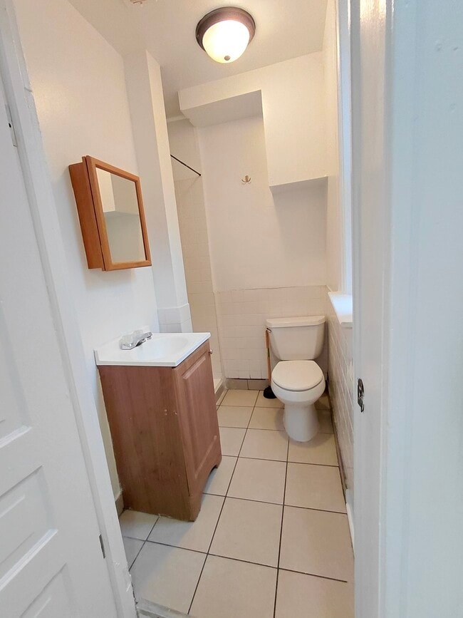 Building Photo - 2215 S Albany Ave