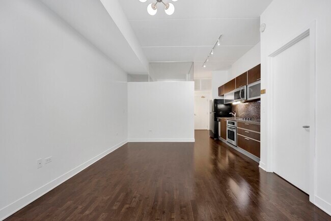 Building Photo - 660 W Wayman St