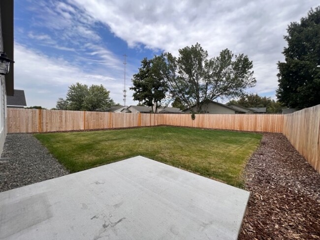 Building Photo - Comfort and Luxury Single Family Home