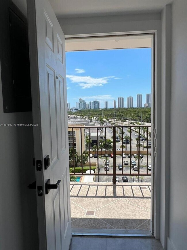 Building Photo - 2903 N Miami Beach Blvd