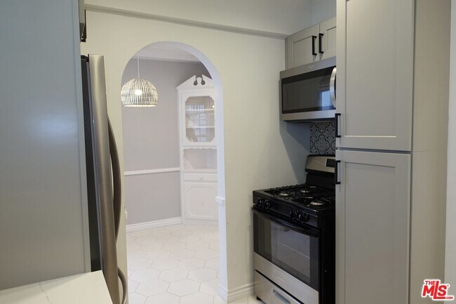 Building Photo - 906 Croft Ave