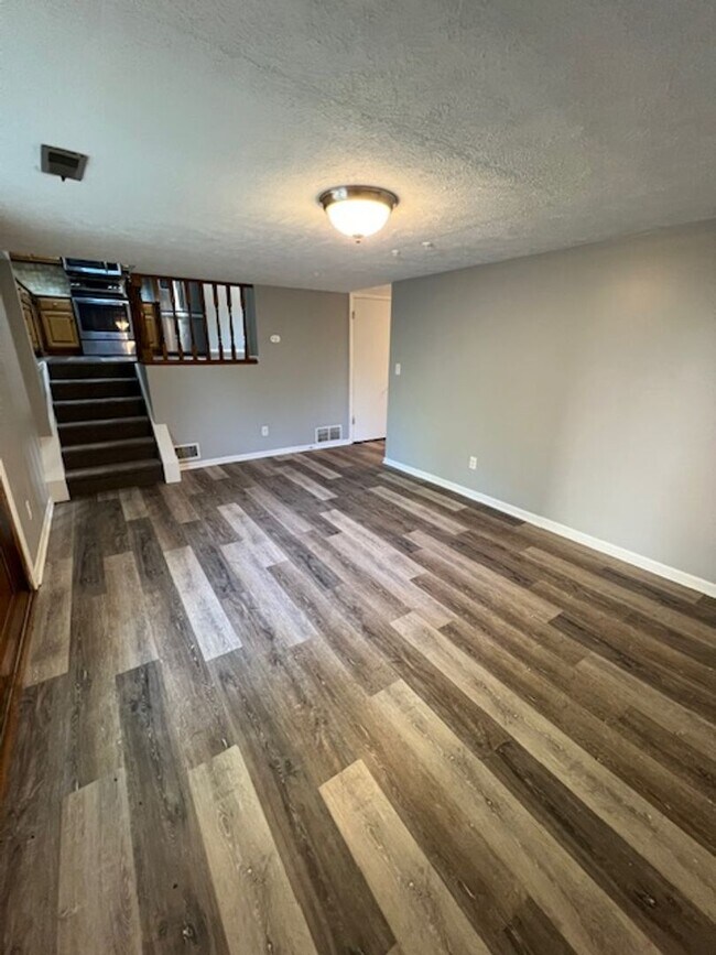 Building Photo - 3 Bedroom In Roanoke Estates!!