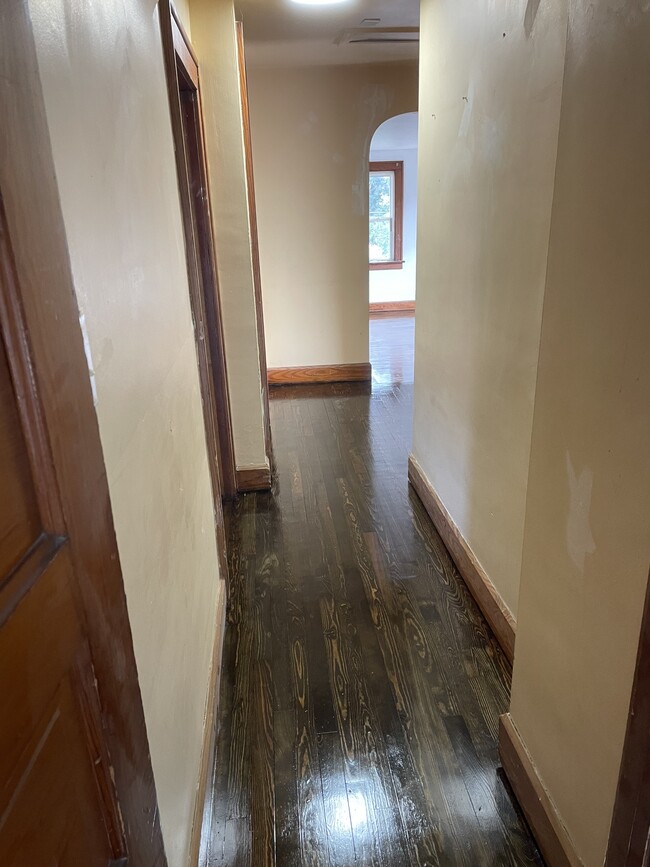 Building Photo - 212 Hendricks St