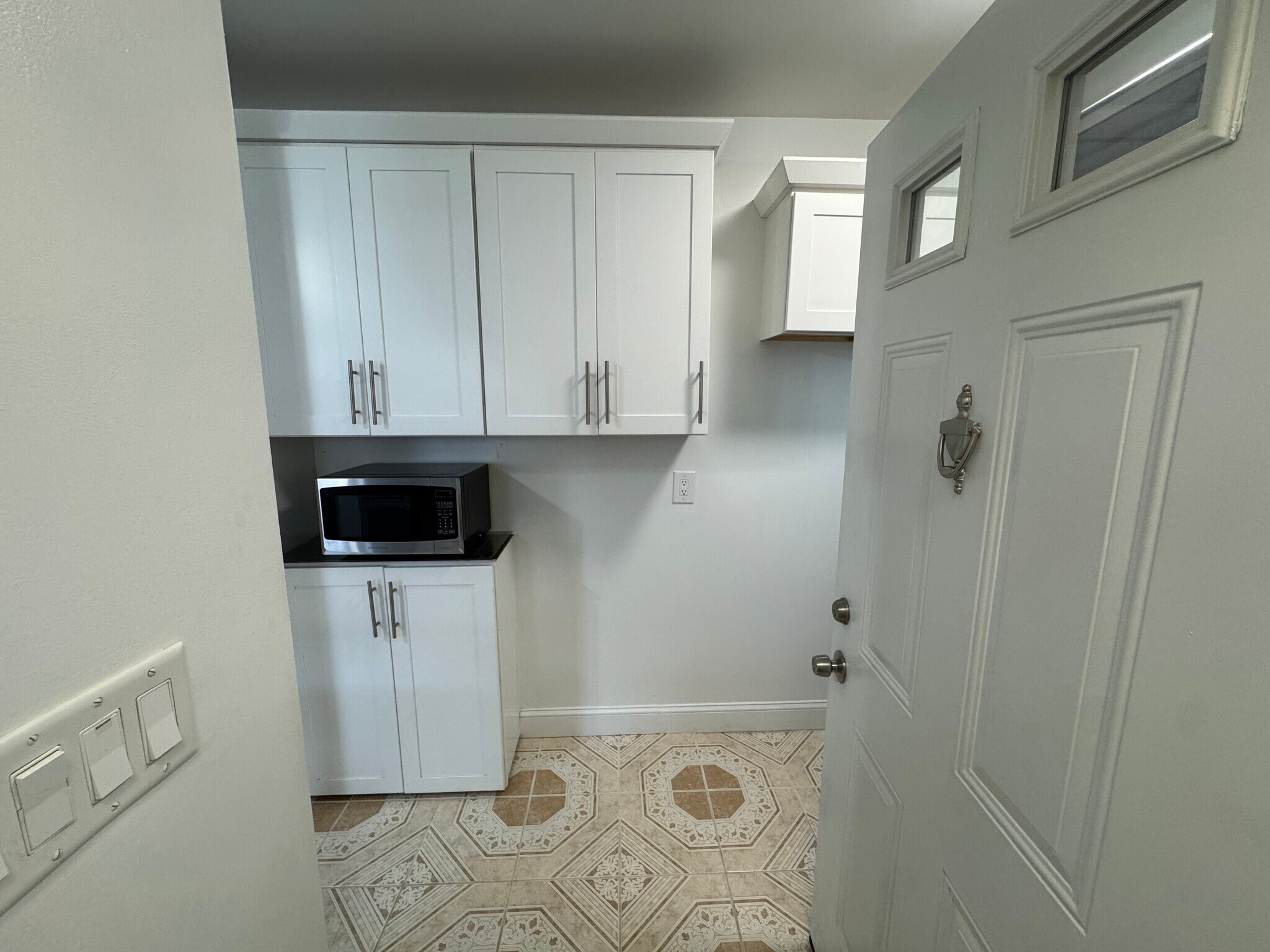 Building Photo - 653 Pleasant Valley Pky