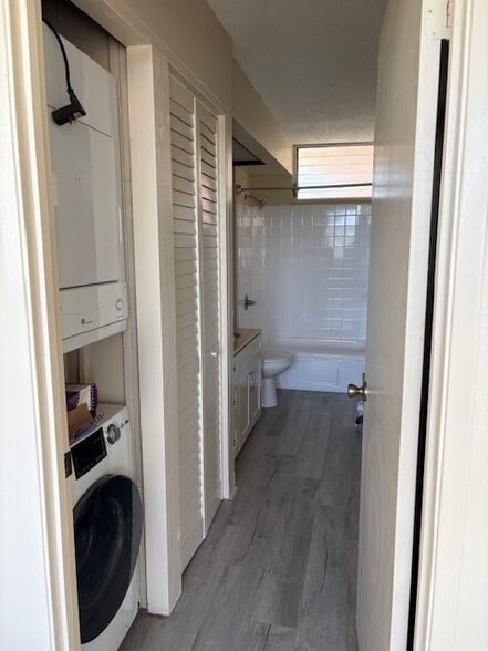 Building Photo - 2439 Kapiolani Blvd