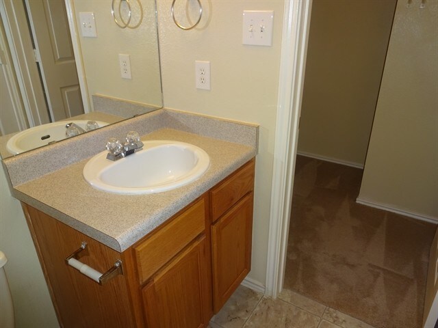Building Photo - 2844 Deerfern Ln