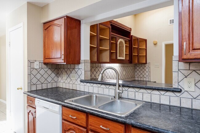 Building Photo - 7315 Foxside Ln