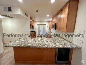 Building Photo - Stunning 2 Bed/2.5 Bath SW Condo w/ Securi...