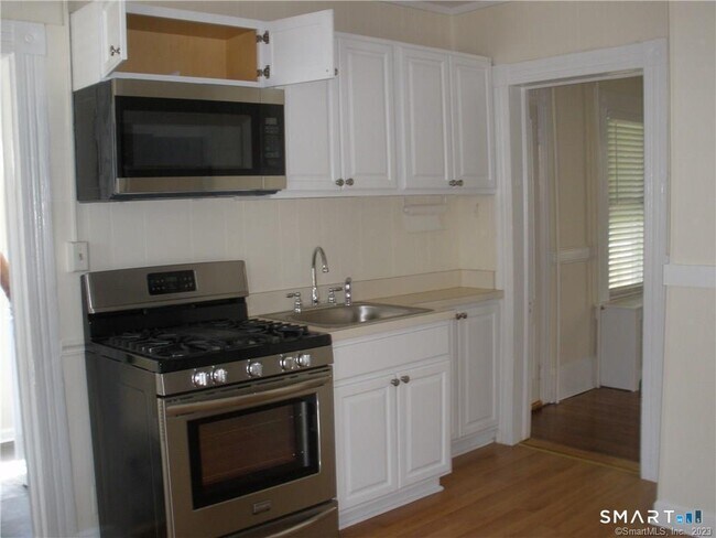 Building Photo - 803 Cove Rd