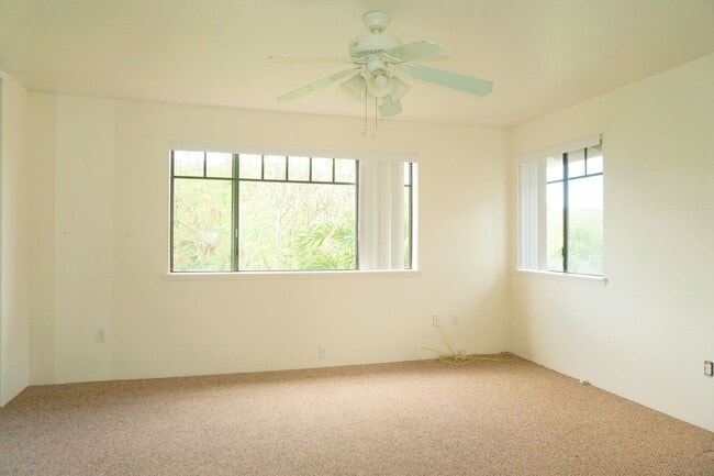 Building Photo - Centrally located Waipahu Single Family Home!