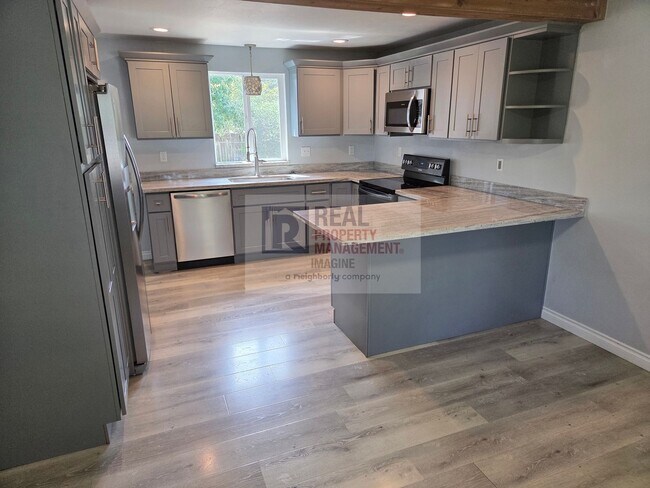 Building Photo - Recently remodeled 3 bedroom, 2.5 bath home