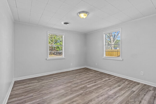 Building Photo - 404 Pine St