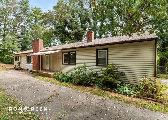 Building Photo - 307 Northeast Ave