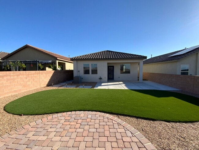 Building Photo - 3 Bedroom Single Story Home Available Near...