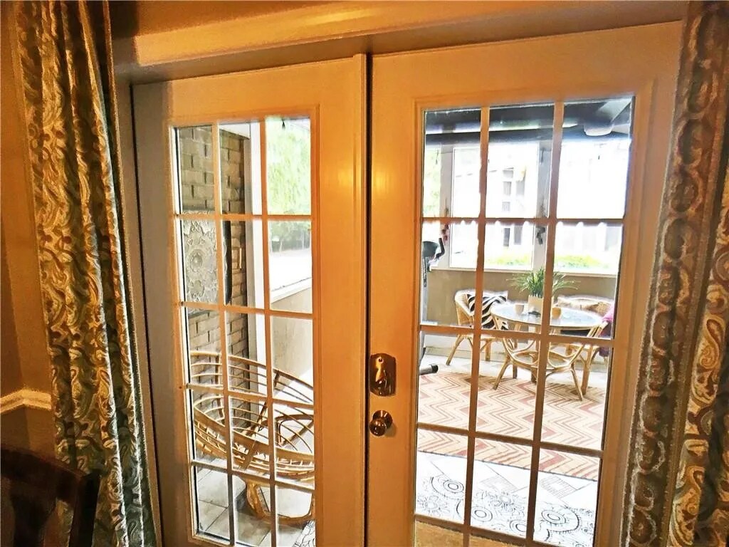 Bonus Sun room - 1101 Collier Rd NW