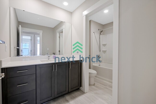 Building Photo - Spacious 5-Bedroom Retreat in Bothell with 2.5 Baths and 2335 Sq Ft of Comfort!